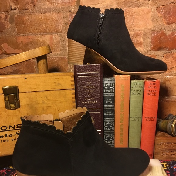 Scallop Ankle Boots X Olive Street 7 1/2 - Picture 6 of 7